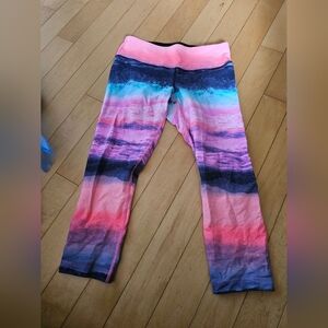 RARE Lululemon Beach scape crops in perfect condition